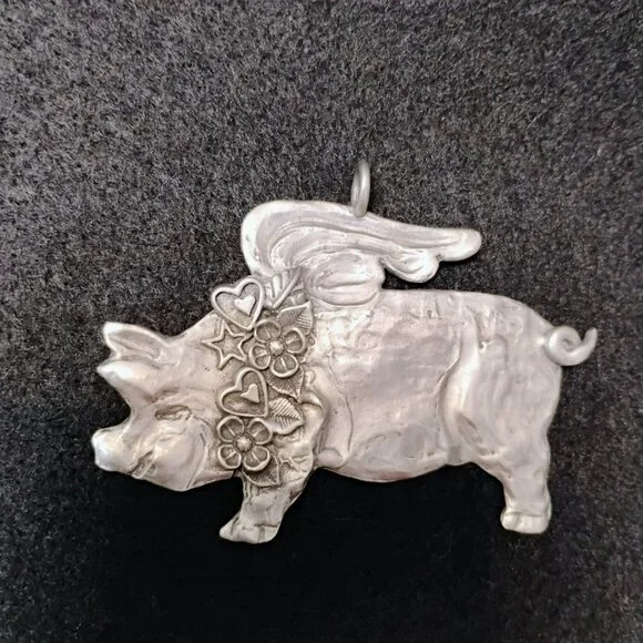 Marcie Preisler Flying Pig Pewter Pendant With Hearts & Flowers Handmade Signed - Picture 1 of 8
